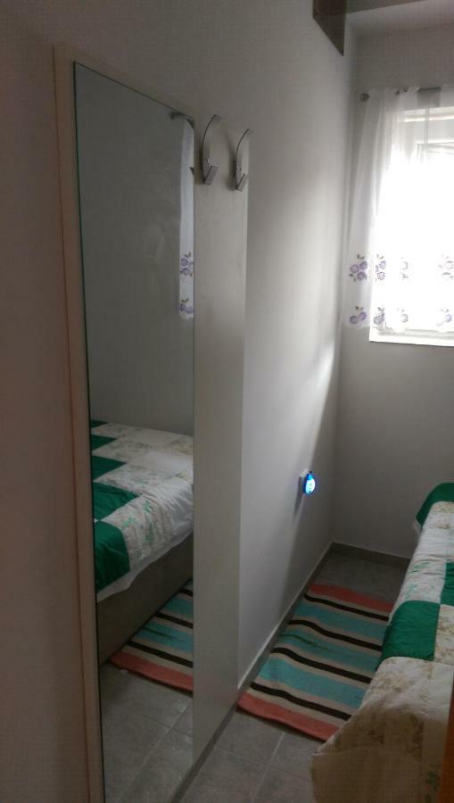 Apartment Ani Povljana